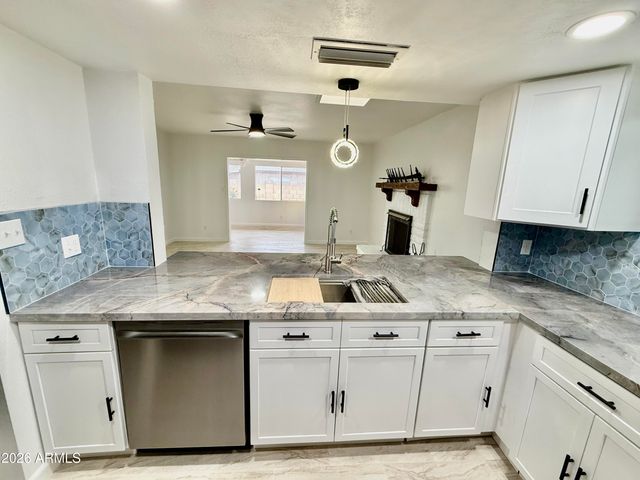 5817 W TIERRA BUENA Lane, Glendale, AZ 85306