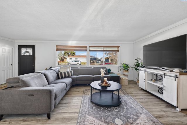 712 W Jan St, Pasco, WA 99302