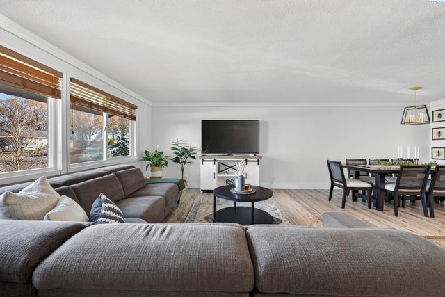 712 W Jan St, Pasco, WA 99302