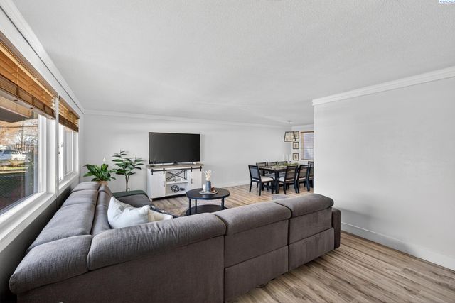 712 W Jan St, Pasco, WA 99302