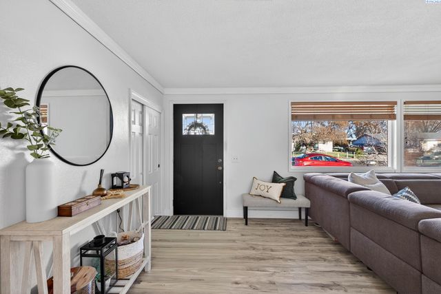 712 W Jan St, Pasco, WA 99302