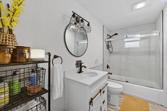 712 W Jan St, Pasco, WA 99302