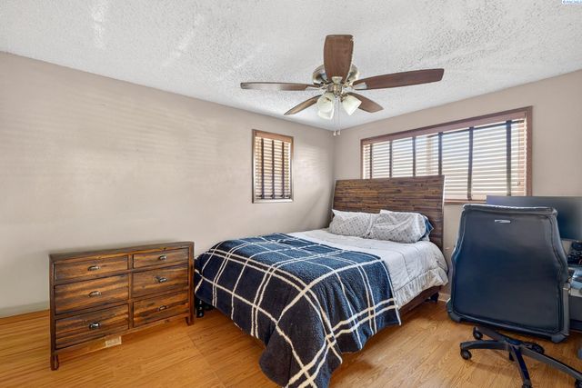 712 W Jan St, Pasco, WA 99302