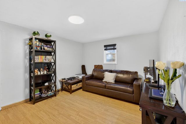 712 W Jan St, Pasco, WA 99302