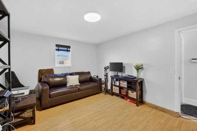 712 W Jan St, Pasco, WA 99302