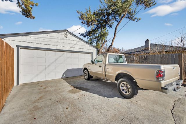 712 W Jan St, Pasco, WA 99302