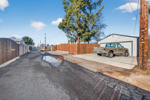 712 W Jan St, Pasco, WA 99302