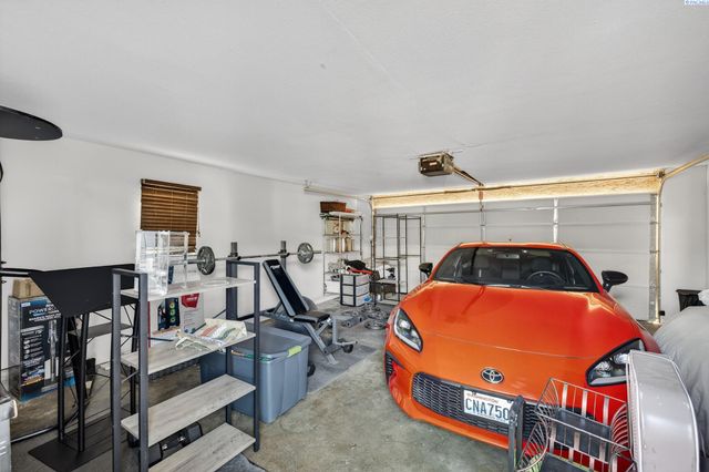 712 W Jan St, Pasco, WA 99302