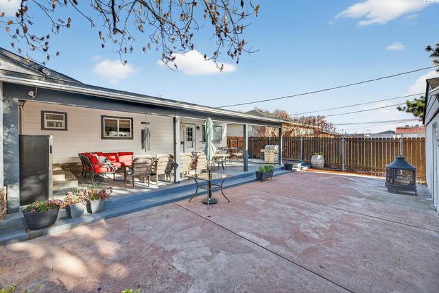 712 W Jan St, Pasco, WA 99302