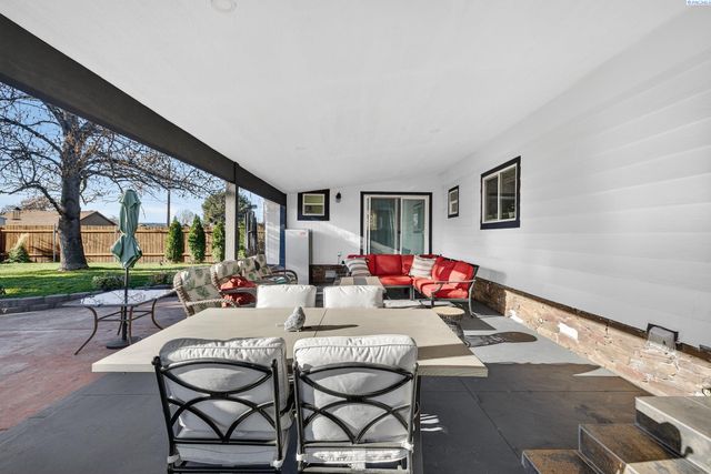 712 W Jan St, Pasco, WA 99302