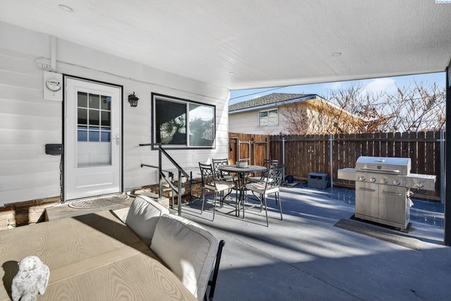 712 W Jan St, Pasco, WA 99302