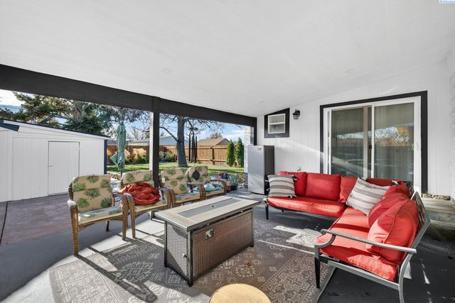 712 W Jan St, Pasco, WA 99302