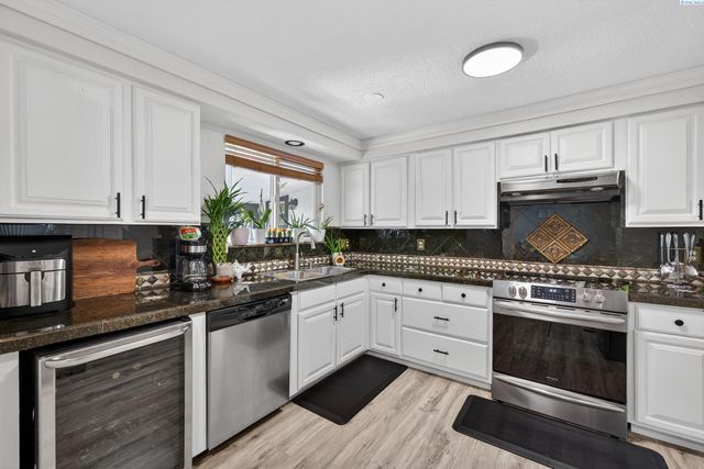 712 W Jan St, Pasco, WA 99302