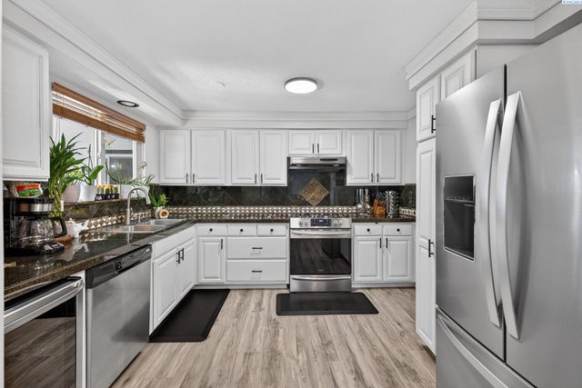 712 W Jan St, Pasco, WA 99302