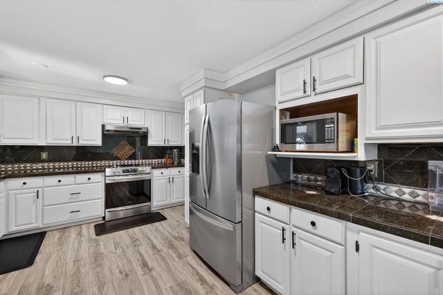 712 W Jan St, Pasco, WA 99302