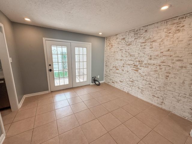 1210 Saxony Lane, Nassau Bay, TX 77058