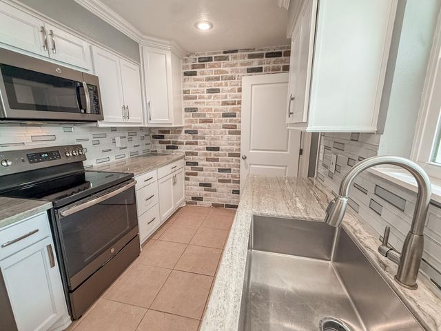 1210 Saxony Lane, Nassau Bay, TX 77058