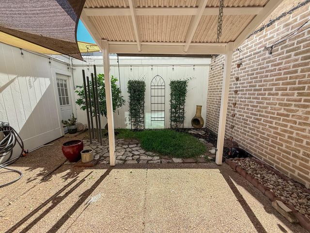 1210 Saxony Lane, Nassau Bay, TX 77058