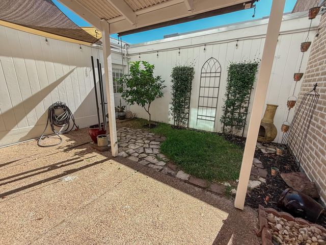 1210 Saxony Lane, Nassau Bay, TX 77058