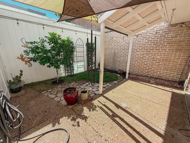 1210 Saxony Lane, Nassau Bay, TX 77058