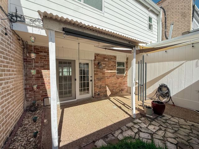 1210 Saxony Lane, Nassau Bay, TX 77058