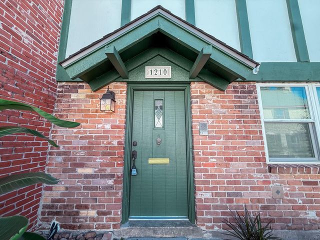 1210 Saxony Lane, Nassau Bay, TX 77058