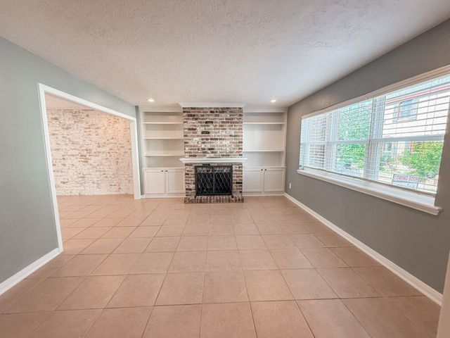1210 Saxony Lane, Nassau Bay, TX 77058