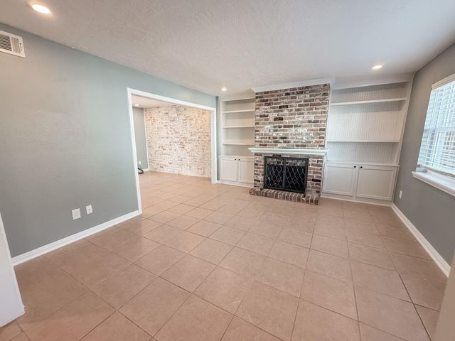 1210 Saxony Lane, Nassau Bay, TX 77058