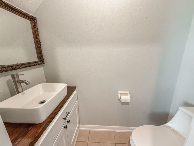 1210 Saxony Lane, Nassau Bay, TX 77058