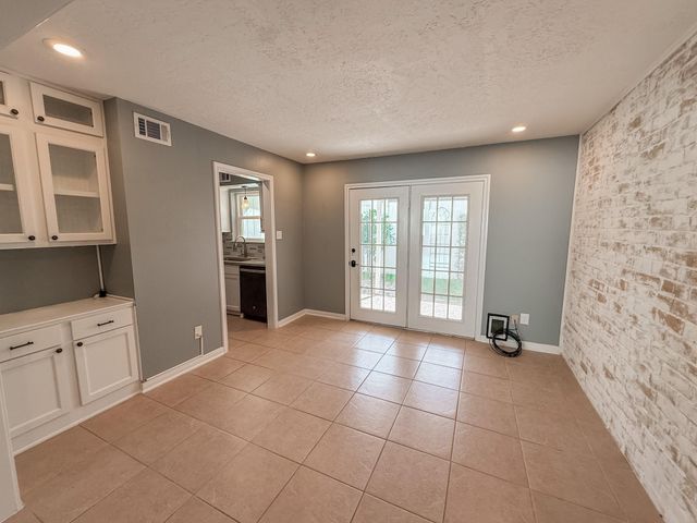 1210 Saxony Lane, Nassau Bay, TX 77058