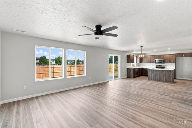 1716 Gyrfalcon St, Middleton, ID 83644