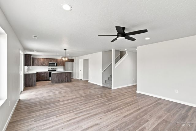 1716 Gyrfalcon St, Middleton, ID 83644