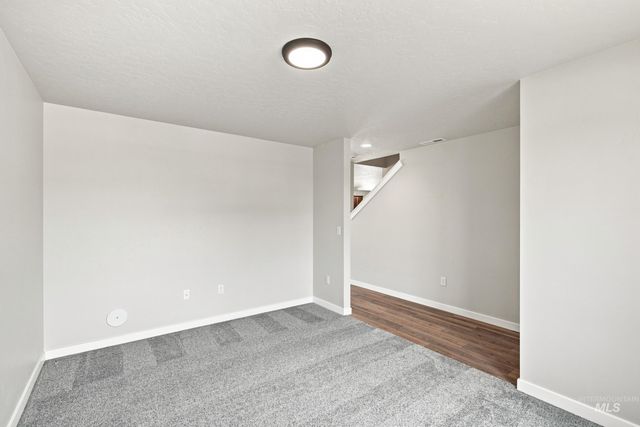 1716 Gyrfalcon St, Middleton, ID 83644