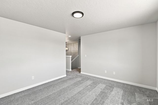 1716 Gyrfalcon St, Middleton, ID 83644