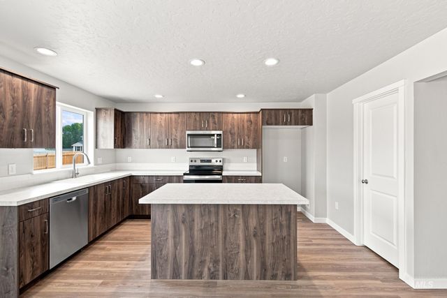 1716 Gyrfalcon St, Middleton, ID 83644