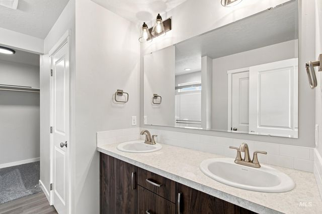 1716 Gyrfalcon St, Middleton, ID 83644