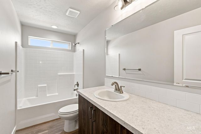 1716 Gyrfalcon St, Middleton, ID 83644