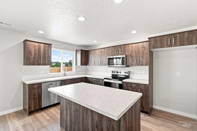 1716 Gyrfalcon St, Middleton, ID 83644