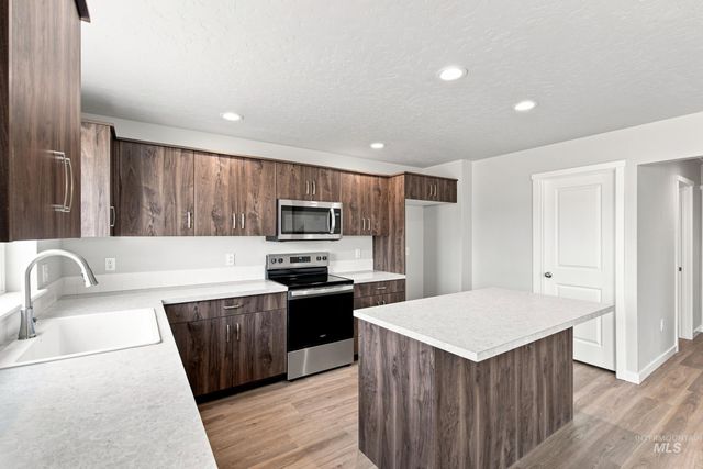 1716 Gyrfalcon St, Middleton, ID 83644