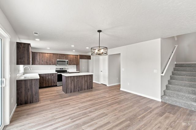 1716 Gyrfalcon St, Middleton, ID 83644