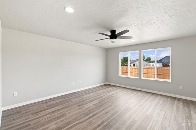 1716 Gyrfalcon St, Middleton, ID 83644
