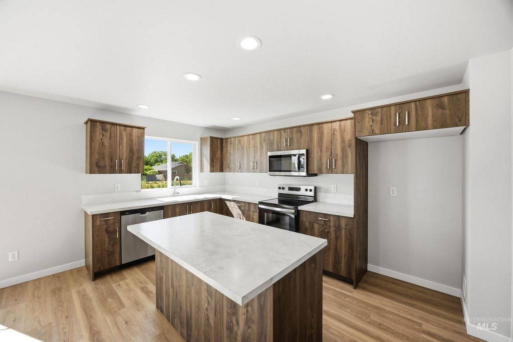 1716 Gyrfalcon St, Middleton, ID 83644 photo 4