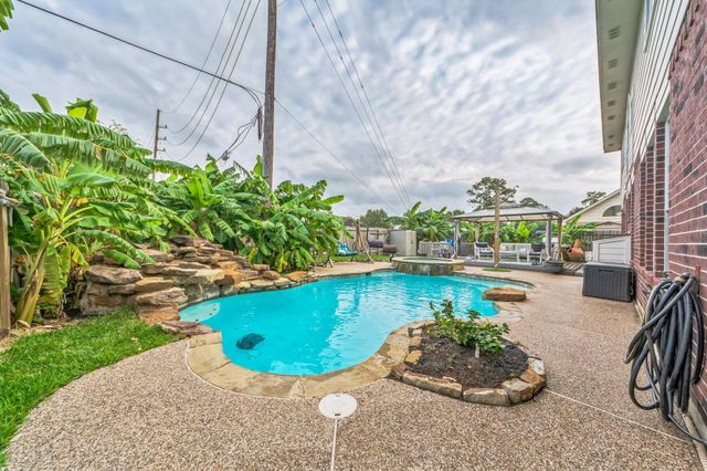 20806 Deauville Drive W, Spring, TX 77388