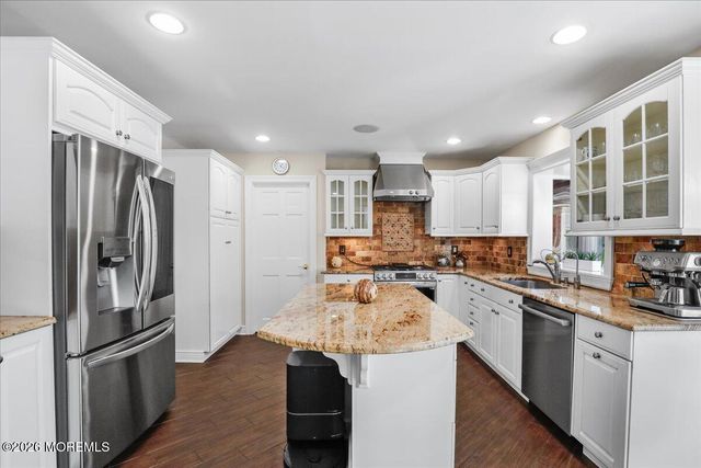 6 Twin Brooks Court, Holmdel, NJ 07733