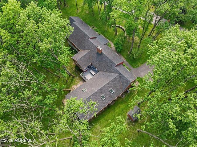 6 Twin Brooks Court, Holmdel, NJ 07733