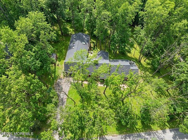 6 Twin Brooks Court, Holmdel, NJ 07733