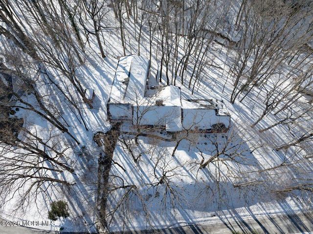 6 Twin Brooks Court, Holmdel, NJ 07733