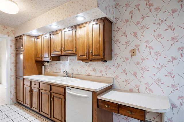 23 Sky Ridge Drive, Penfield, NY 14625