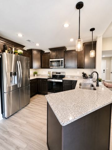 3047 Core Dr, Clarksville, TN 37040