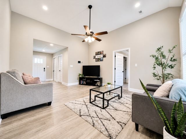 3047 Core Dr, Clarksville, TN 37040